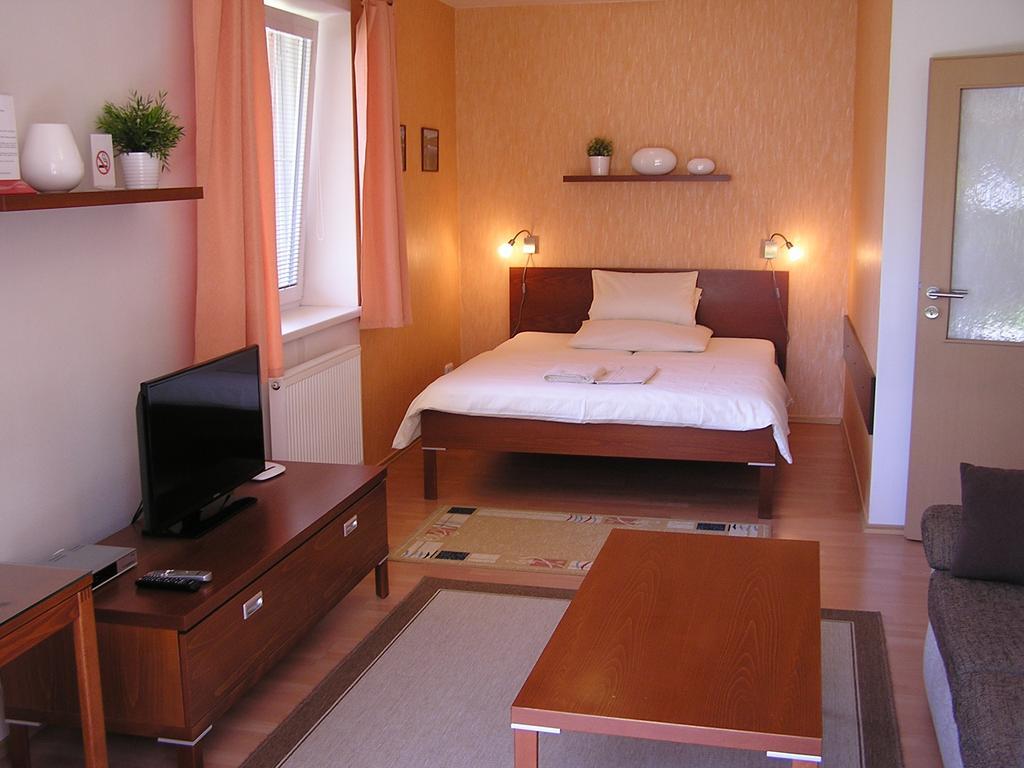 Gonda Apartments Hradec Kralove Exterior photo