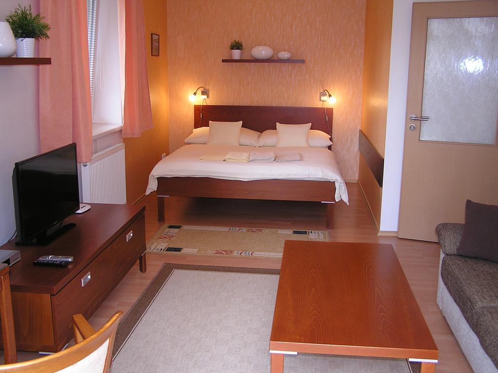 Gonda Apartments Hradec Kralove Exterior photo