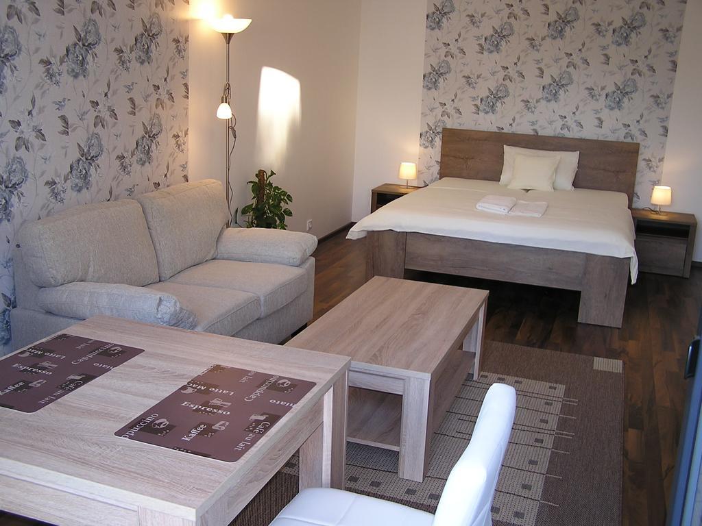 Gonda Apartments Hradec Kralove Exterior photo